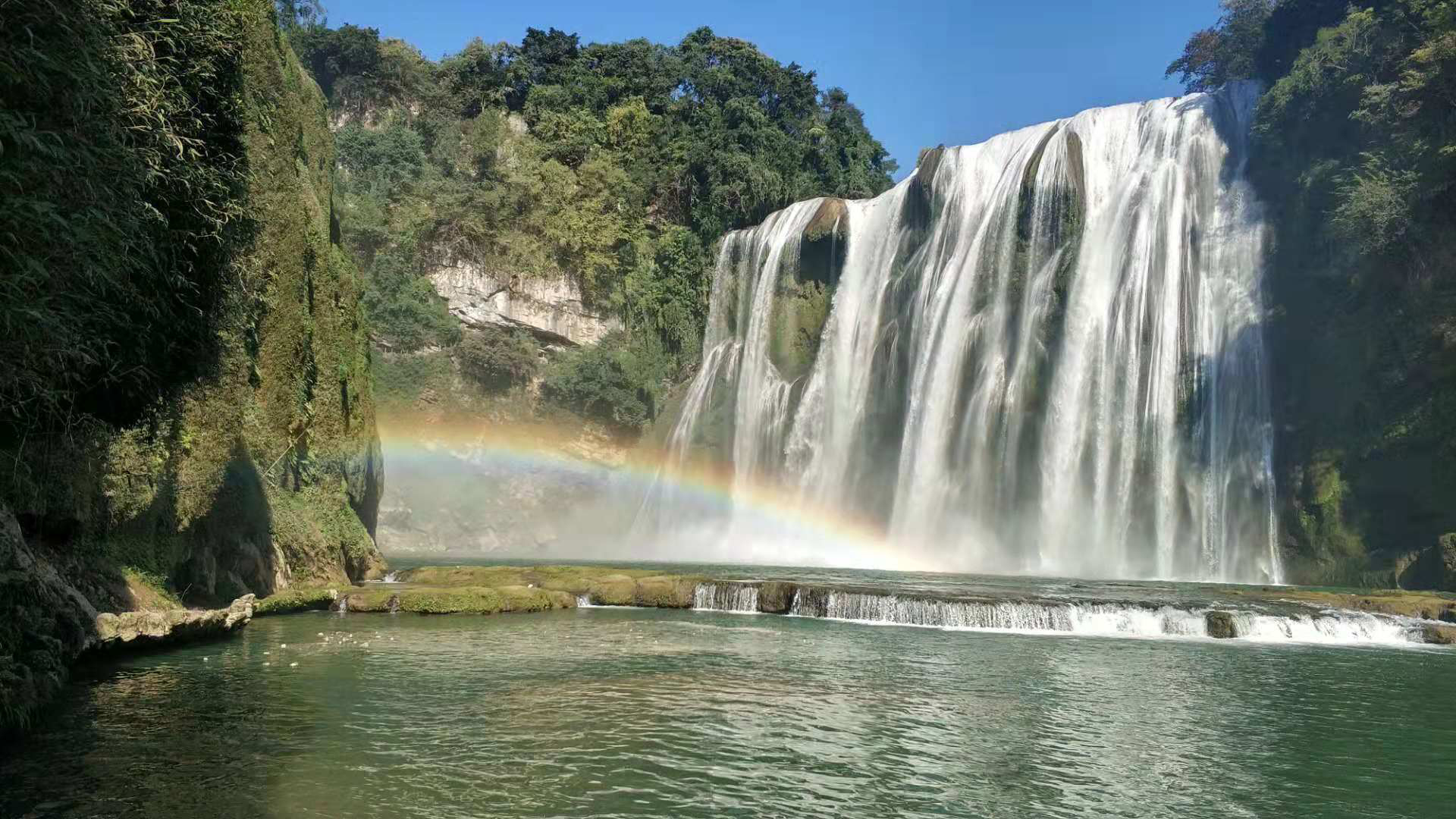贵州黄果树 小七孔 西江苗寨 天河潭 丹寨万达小镇双飞4晚5日游【黔